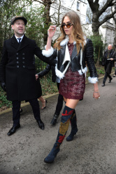 Cara Delevingne - Arriving at the Burberry Fashion Show in London - February 23, 2015 (9xHQ) Uw31Rbuz