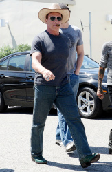 Arnold Schwarzenegger - seen out in Los Angeles - April 18, 2015 - 72xHQ Uwo9XfgO
