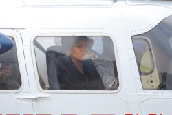 Rihanna - Boarding a private jet in Saint Barthélemy, 4 января 2015 (11xHQ) VI1cOevd
