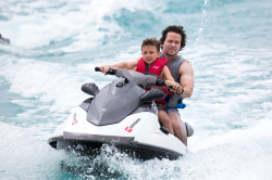 Mark Wahlberg - and his family seen enjoying a holiday in Barbados (December 26, 2014) - 165xHQ VPGwIHoT