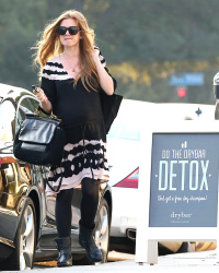 Isla Fisher - Isla Fisher - Out and about in Beverly Hills, 9 января 2015 (21xHQ) VUJvorMv