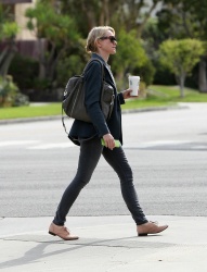 Naomi Watts - Out and about in Los Angeles, 28 января 2015 (8xHQ) W6PfwHDT