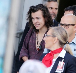 Harry Styles - Arriving into Sydney Airport in Sydney, Australia - February 5, 2015 - 13xHQ Y5kNnqjU